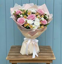 Букет цветов из:  Гвоздики, Орхидеи и Розы #REPLACE_PRED# Верхнем Икорце