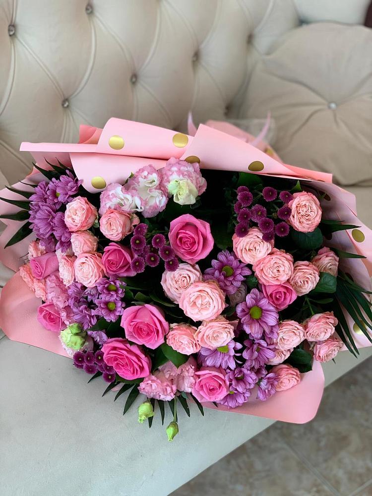 Букет цветов из: Хризантемы, Розы и Лизиантусы в Верхнем Икорце