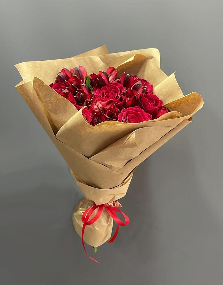 Букет цветов из: Альстромерии и Розы в Верхнем Икорце