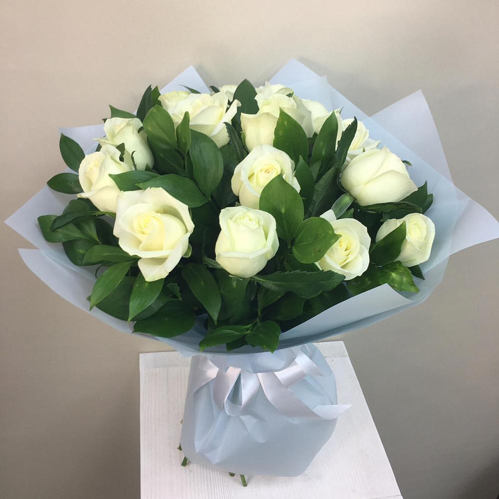 Букет 15 Белых роз Проуд в Верхнем Икорце