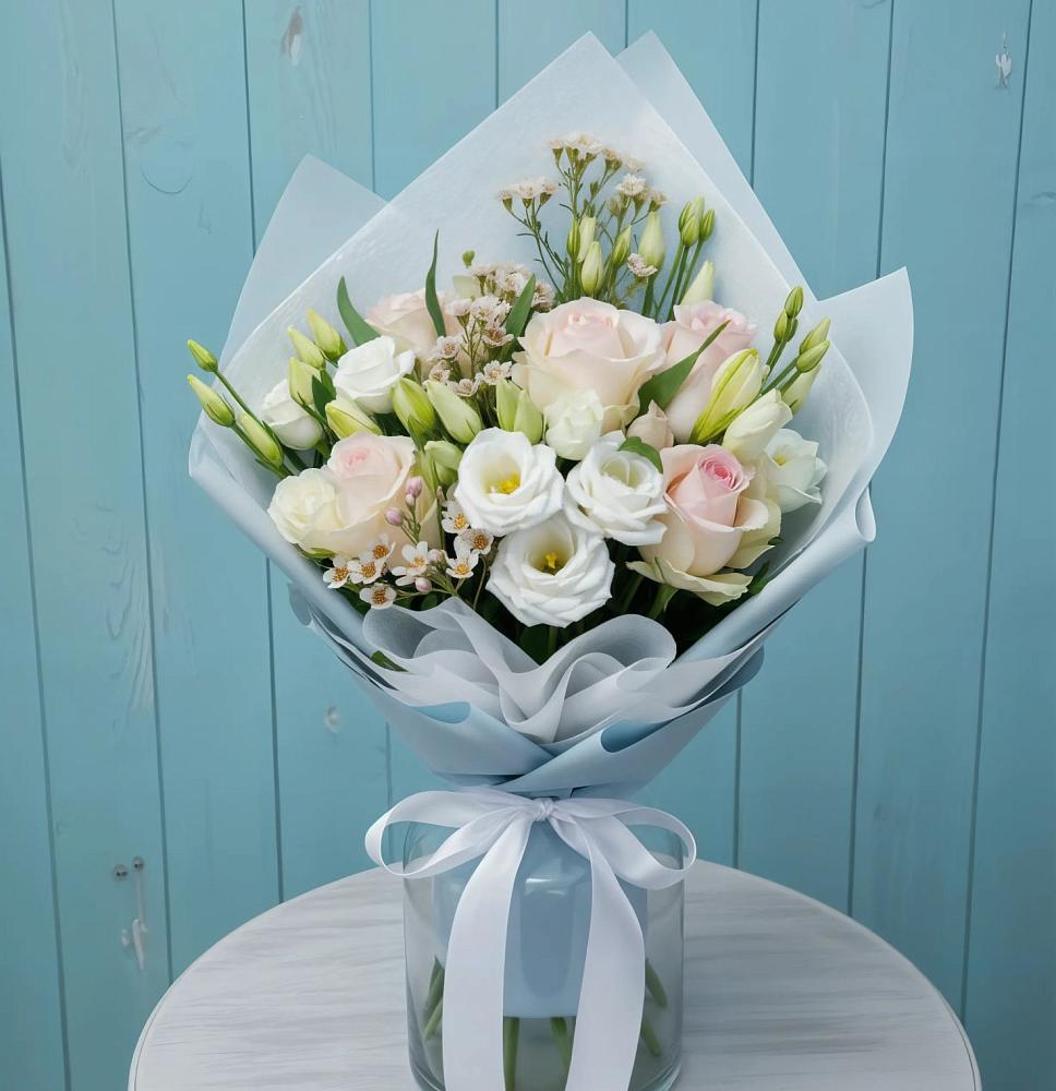 Букет цветов из: Розы и Лизиантусы в Верхнем Икорце