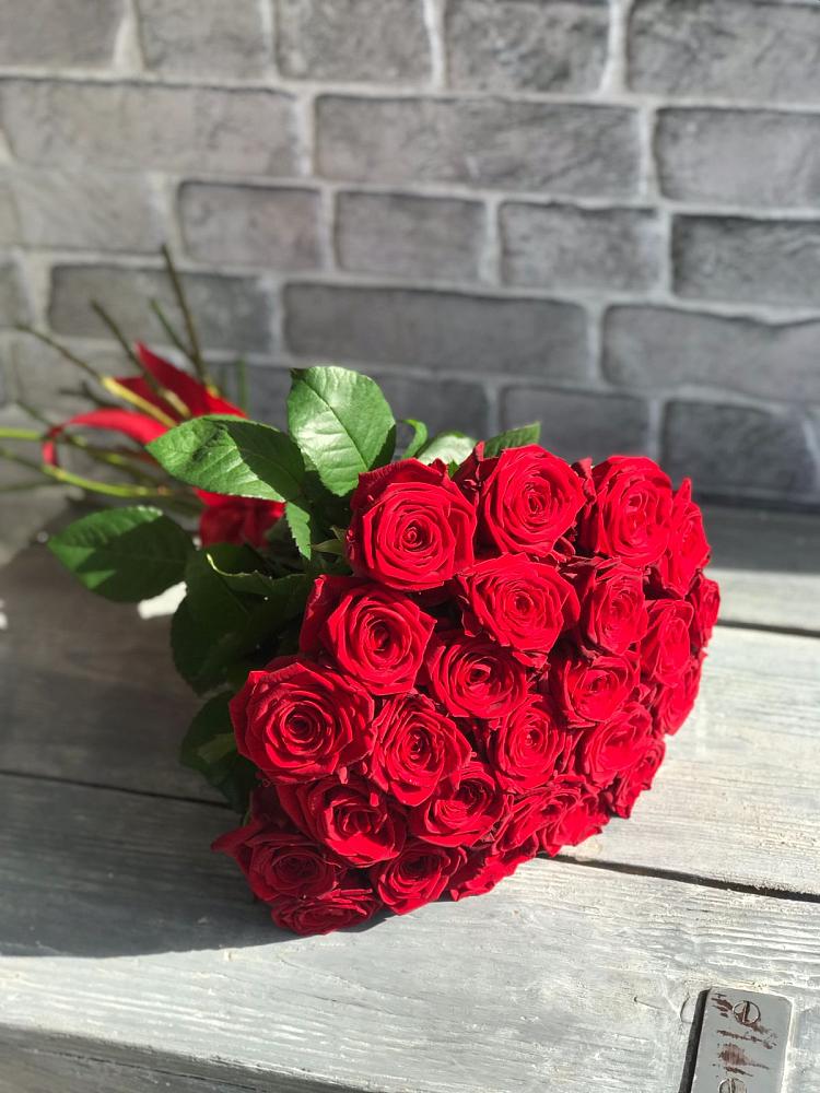 Букет Красные розы Фридом в Верхнем Икорце