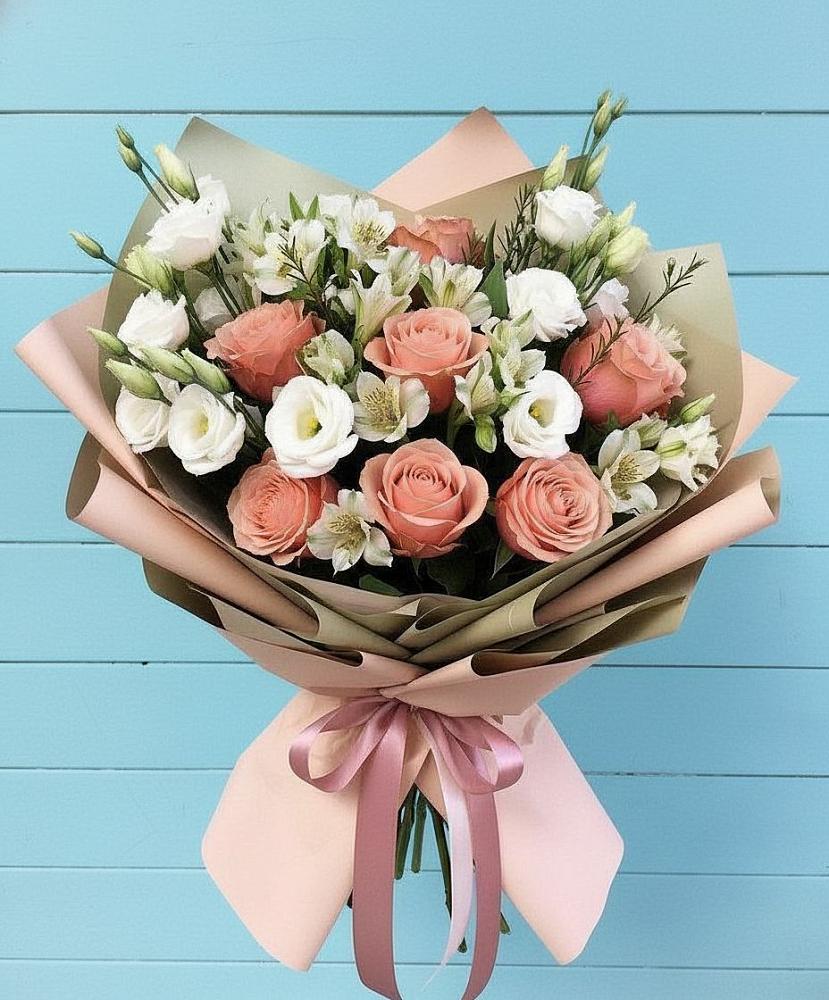 Букет цветов из: Розы, Альстромерии и Лизиантусы в Верхнем Икорце