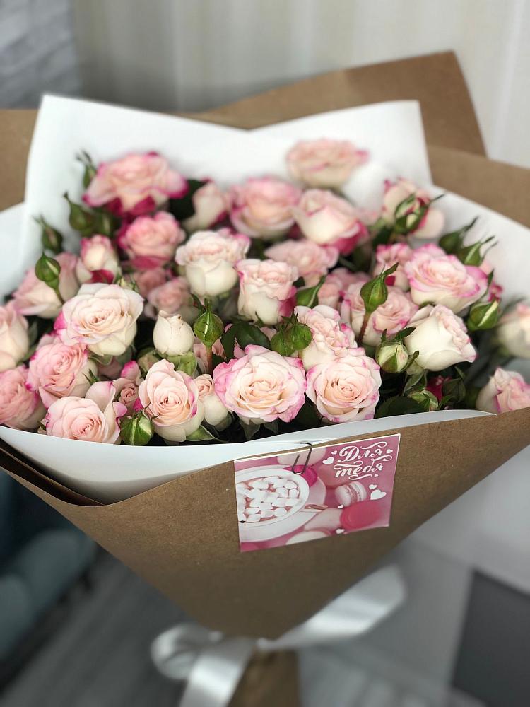 Букет цветов из: Розы в Верхнем Икорце