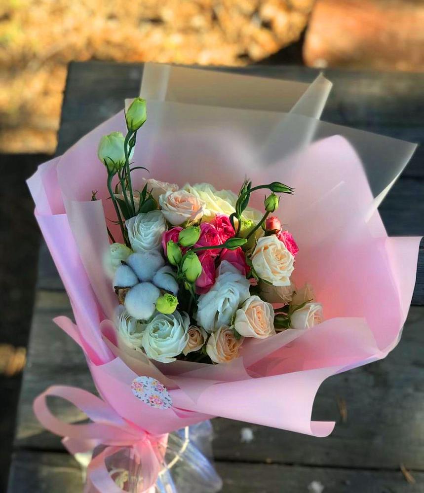 Букет цветов из: Розы и Лизиантусы в Верхнем Икорце