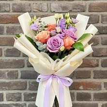 Букет цветов из:  Лизиантусы и Розы в Верхнем Икорце