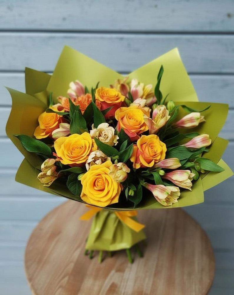 Букет цветов из: Альстромерии и Розы в Верхнем Икорце