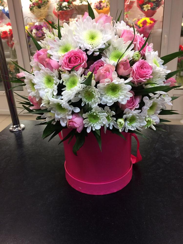 Цветочная композиция из Розы и Хризантемы в шляпной коробке в Верхнем Икорце