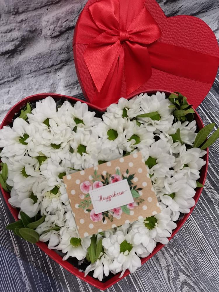 Цветочная композиция из Хризантемы в виде сердца в Верхнем Икорце