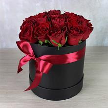 Цветочная композиция из Розы в шляпной коробке в Верхнем Икорце
